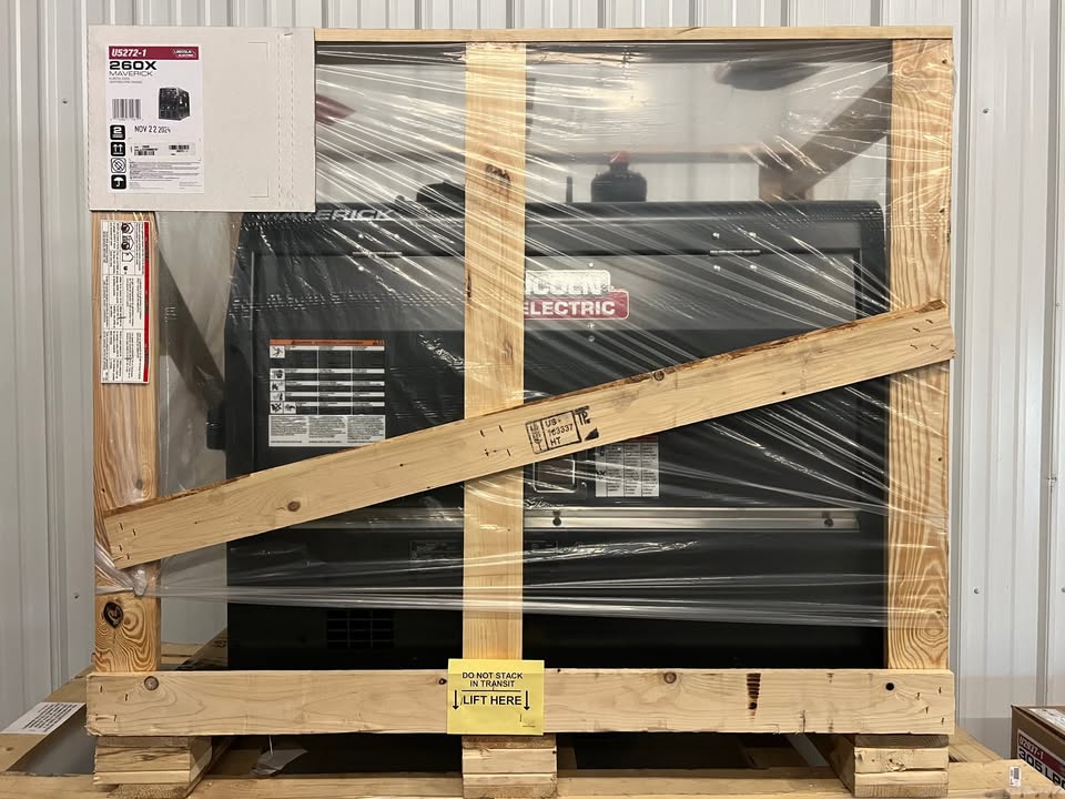 Lincoln Maverick® 260X Low Hour Factory Demo Model Welder/Generator Engine Drive with CrossLinc® Technology and Auto Stop/Start - U5272-1.